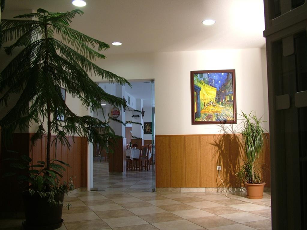 Hotel Pontis Biatorbágy Exterior foto