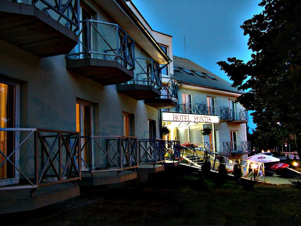 Hotel Pontis Biatorbágy Exterior foto