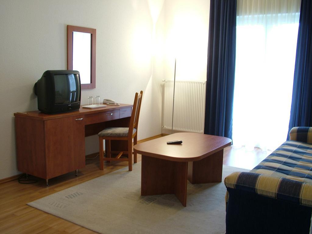Hotel Pontis Biatorbágy Zimmer foto