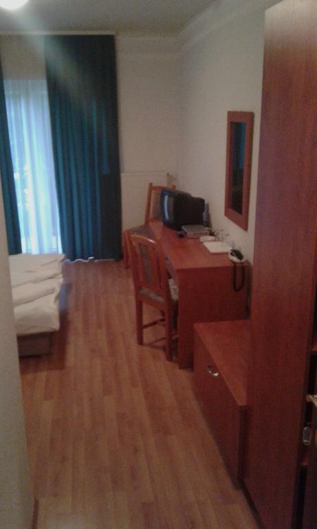 Hotel Pontis Biatorbágy Zimmer foto