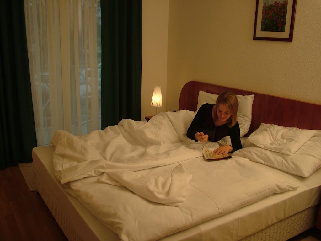 Hotel Pontis Biatorbágy Zimmer foto